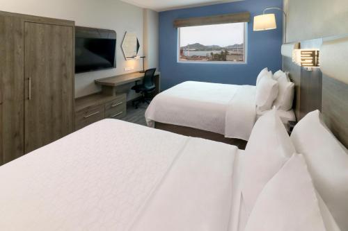 Postel nebo postele na pokoji v ubytování Holiday Inn Express Manzanillo by IHG