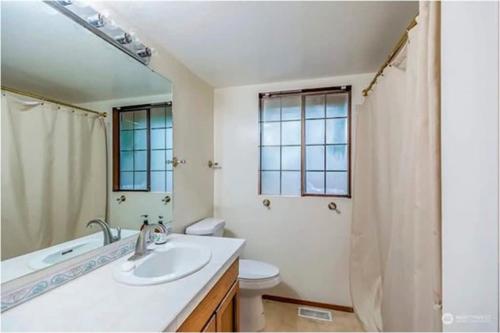 Fotografie z fotogalerie ubytování 10 min walk to Downtown - Large 7 bedroom house v destinaci Bellevue