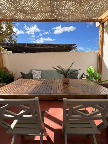 Sunny Central Duplex with large Terrace