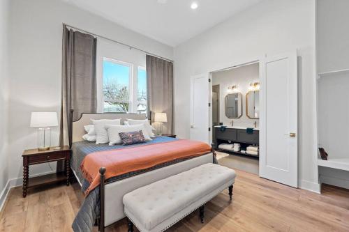 Ένα ή περισσότερα κρεβάτια σε δωμάτιο στο Gloria Estate- 2 blocks to Silos