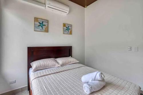 Letto o letti in una camera di Casa Maiki Your Private Retreat In Uvita Center