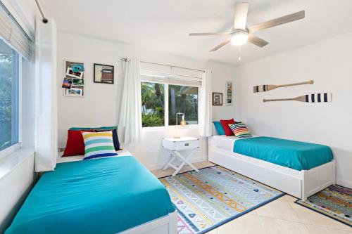 a bedroom with two beds and a window at Walking from the beach 3Br Villa in Fort Lauderdale