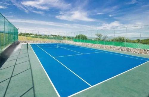 an image of a tennis court at CASABONITA II, pie alberca, AirAc in Xochitepec