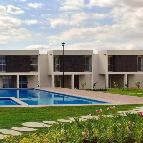 a large building with a swimming pool in front of it at CASABONITA II, pie alberca, AirAc in Xochitepec