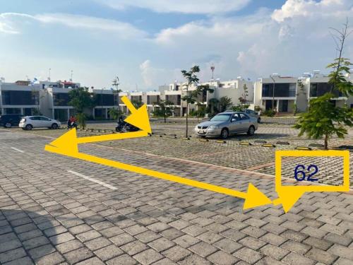 a parking lot with arrows pointing in different directions at CASABONITA II, pie alberca, AirAc in Xochitepec