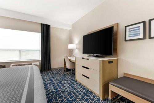 TV a/nebo společenská místnost v ubytování Best Western Premier Route 97 Vernon