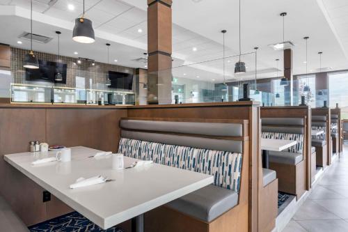 Restaurace v ubytování Best Western Premier Route 97 Vernon