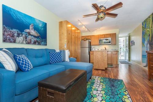 Кухня или мини-кухня в CLOSEST To IRONMAN START - ISLANDER INN CONDOS
