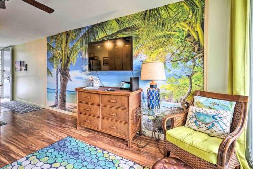 Гостиная зона в CLOSEST To IRONMAN START - ISLANDER INN CONDOS
