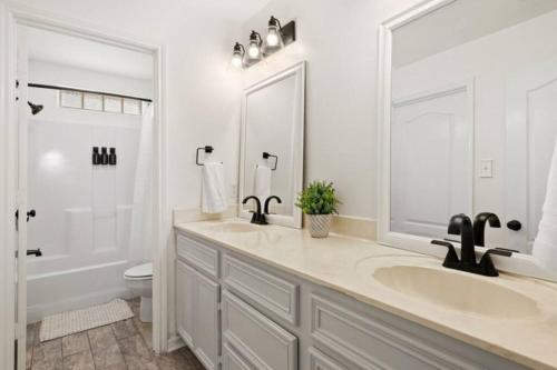 Ένα μπάνιο στο Padre Island Town home 5 min to the beach! pets ok