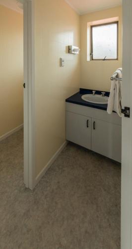 a bathroom with a sink and a mirror at Marton Motel NZ in Marton