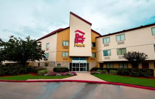 Red Roof Inn PLUS+ Houston - Energy Corridor in Sugar Land