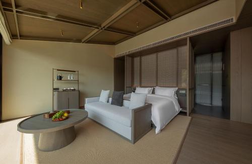 Katil atau katil-katil dalam bilik di Country Retreats Zhangjiajie Manson Resort