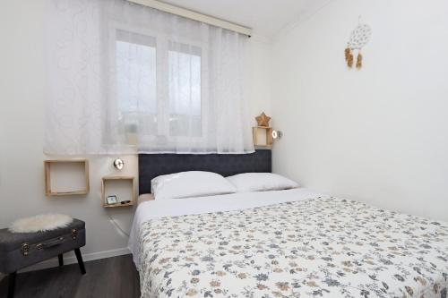 Apartments with WiFi Crikvenica - 21797