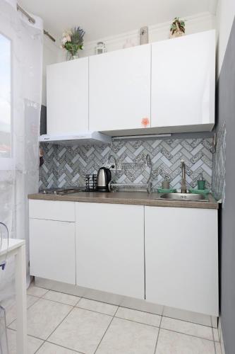 Apartments with WiFi Crikvenica - 21797