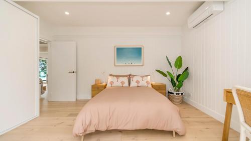 a bedroom with a bed with a pink bedspread at Ananda - Magnificent Byron Hinterland Retreat in Myocum