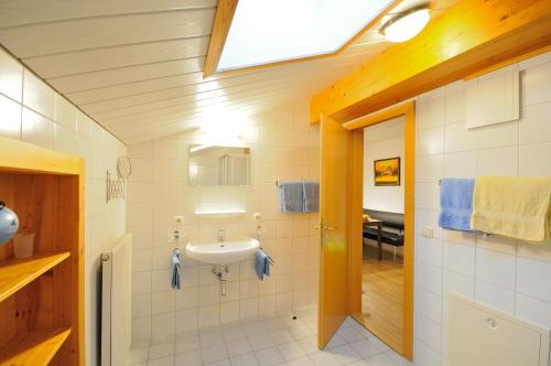 Kylpyhuone majoituspaikassa Appartements Lenzikopf