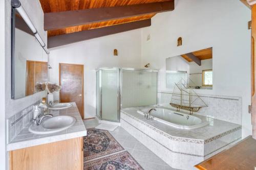 a large bathroom with two sinks and a tub at The Lodge at Highland Farms in Brightwood