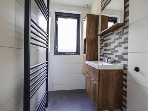 Koupelna v ubytování Detached holiday home near Nijmegen