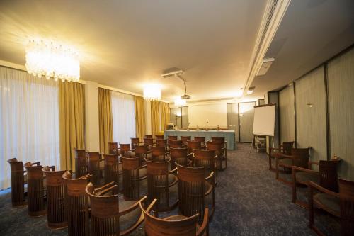 a room with a bunch of chairs and a podium at Hotel Bisanzio in Ravenna