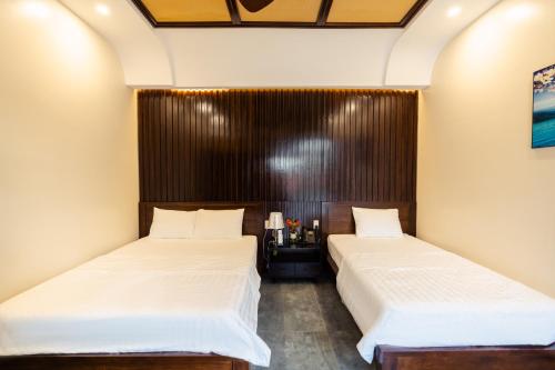 Кровать или кровати в номере Victory Homestay