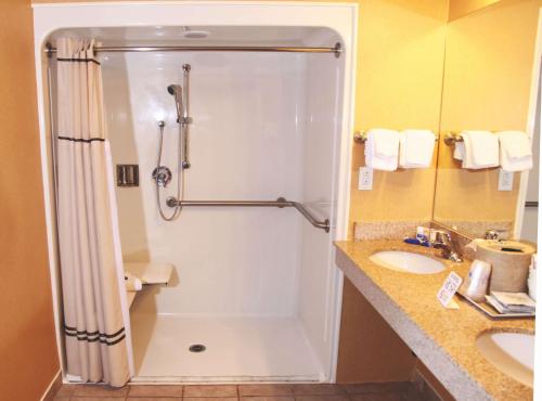 a bathroom with a shower and a sink at Best Western PLUS Ruby's Inn in Bryce Canyon