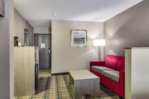 Χώρος καθιστικού στο Quality Inn & Suites Grove City-Outlet Mall