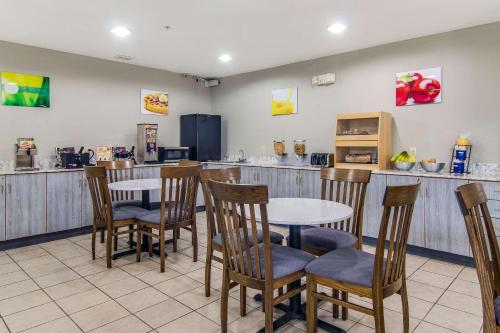 Εστιατόριο ή άλλο μέρος για φαγητό στο Quality Inn & Suites Grove City-Outlet Mall
