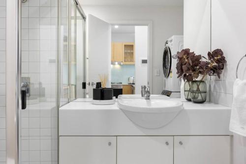 Koupelna v ubytování City Haven on York - 3BR, parking, WIFI, Central