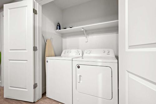 Billede fra billedgalleriet på Scenic SLC Apartment w Pool & Gym i Salt Lake City