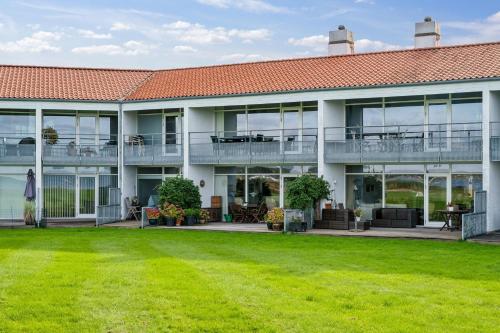 Zahrada ubytování Beautiful Ground-Floor Holiday Apartment With A Sea View