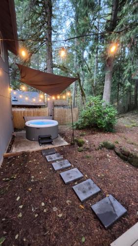 Ένα μπάνιο στο House with HOT TUB and SAUNA in the Mt Hood Forest