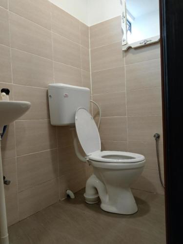 a bathroom with a toilet and a sink at Hotel Seri Intan Tampin in Tampin