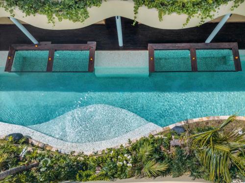 Bazén v ubytování Sini Vie Luxury Resort & Spa Seminyak by Ini Vie Hospitality nebo v jeho okolí