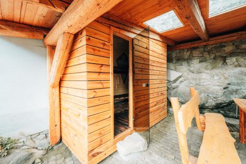 a wooden dog house with a window in the side at Podklášterský domek in Třebíč