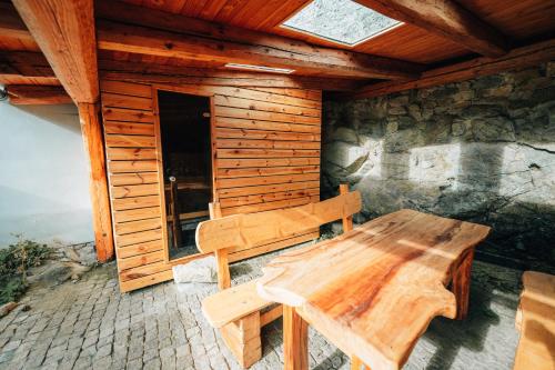 a wooden bench and a table in a cabin at Podklášterský domek in Třebíč