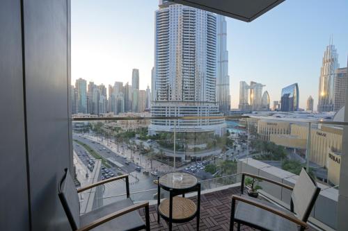 CH Skyline Retreat - Cozy 1BR Apt With Burj Khalifa and Fountain Views