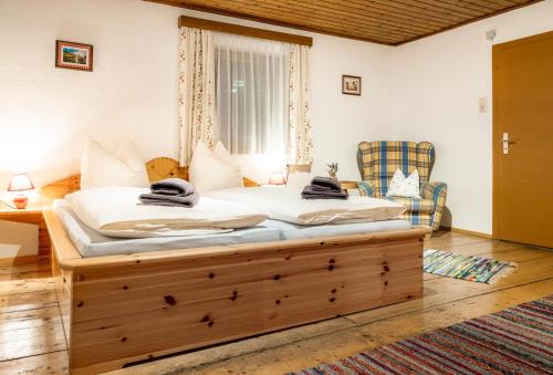 Ένα ή περισσότερα κρεβάτια σε δωμάτιο στο Ferienhaus Unterblasbichl