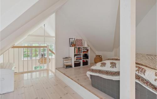 Una cama o camas en una habitación de 3 Bedroom Nice Home In Hundested