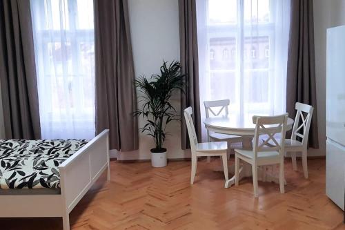 Posteľ alebo postele v izbe v ubytovaní Arbes apartman