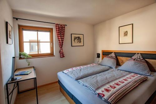Postel nebo postele na pokoji v ubytování Apart Vinschgau