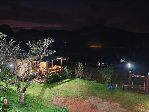 a view of a yard at night with a house at Baan Suan Mae Klang Luang in Ban Sop Mae Klang