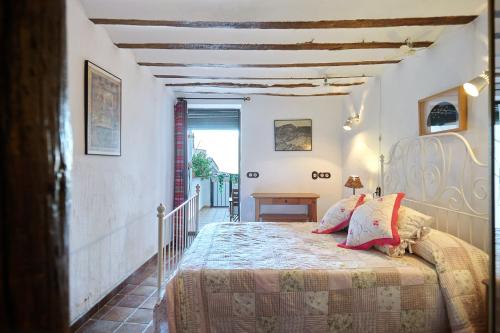 a bedroom with a bed with pink pillows on it at La Casa De La Abuela Clotilde in Hornos