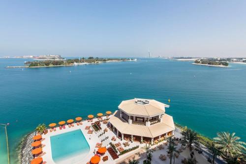 Free Netflix, Sea View, Private Beach & Pool