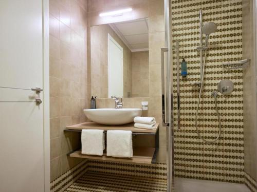Koupelna v ubytování GranSerena Hotel
