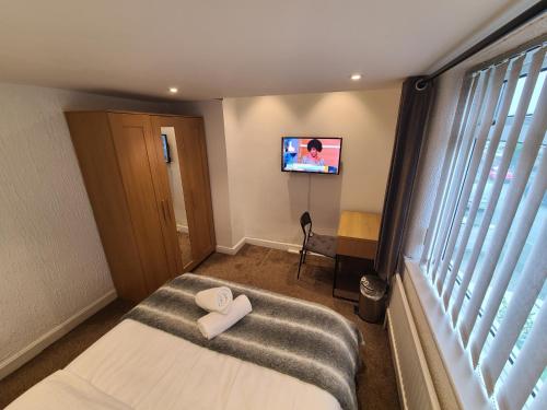 Ένα ή περισσότερα κρεβάτια σε δωμάτιο στο Grand near Etihad Stadium Coop Live