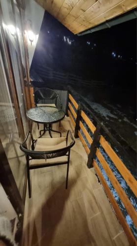 Balkón nebo terasa v ubytování Gergeti wood -hut for 4 people