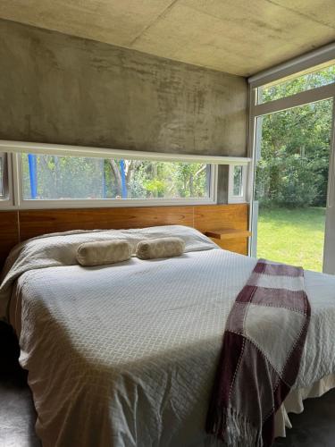 Katil atau katil-katil dalam bilik di Moderna Casa en Cariló