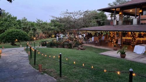 Een tuin van Kwezi Cottage at The Great Rift Valley Lodge & Golf Resort Naivasha