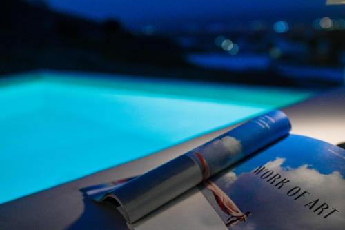 Piscine de l'établissement Maeva Suites Santorini ou située à proximité